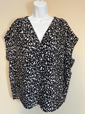 Reitmans Black and Beige Printed Blouse